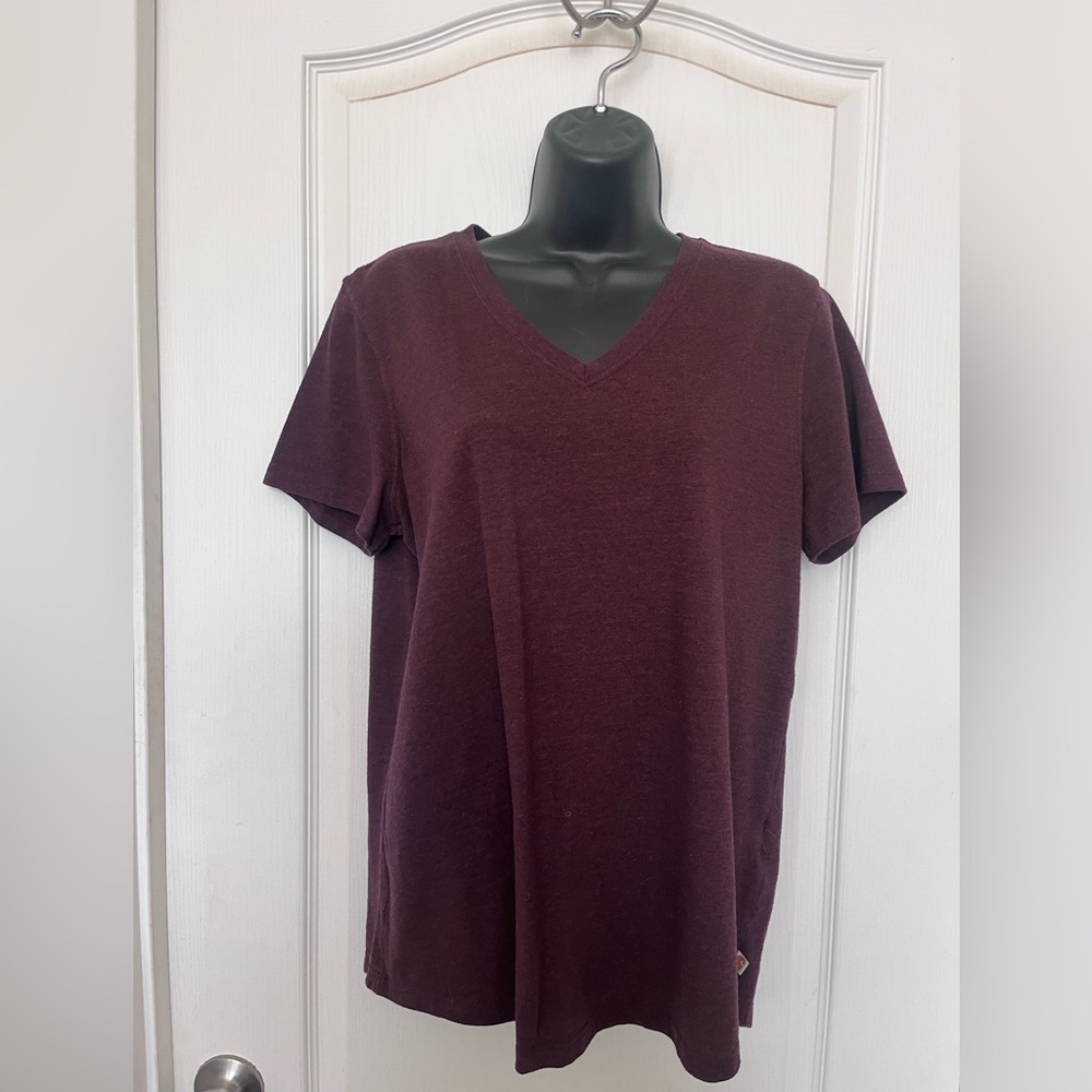 Carhartt maroon tshirt